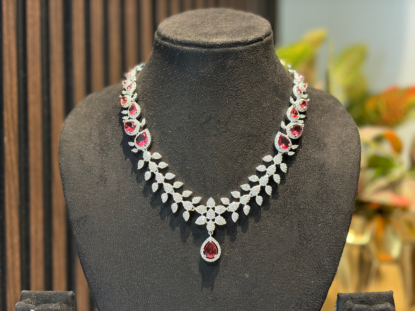 Crimson Leaf Necklace Set