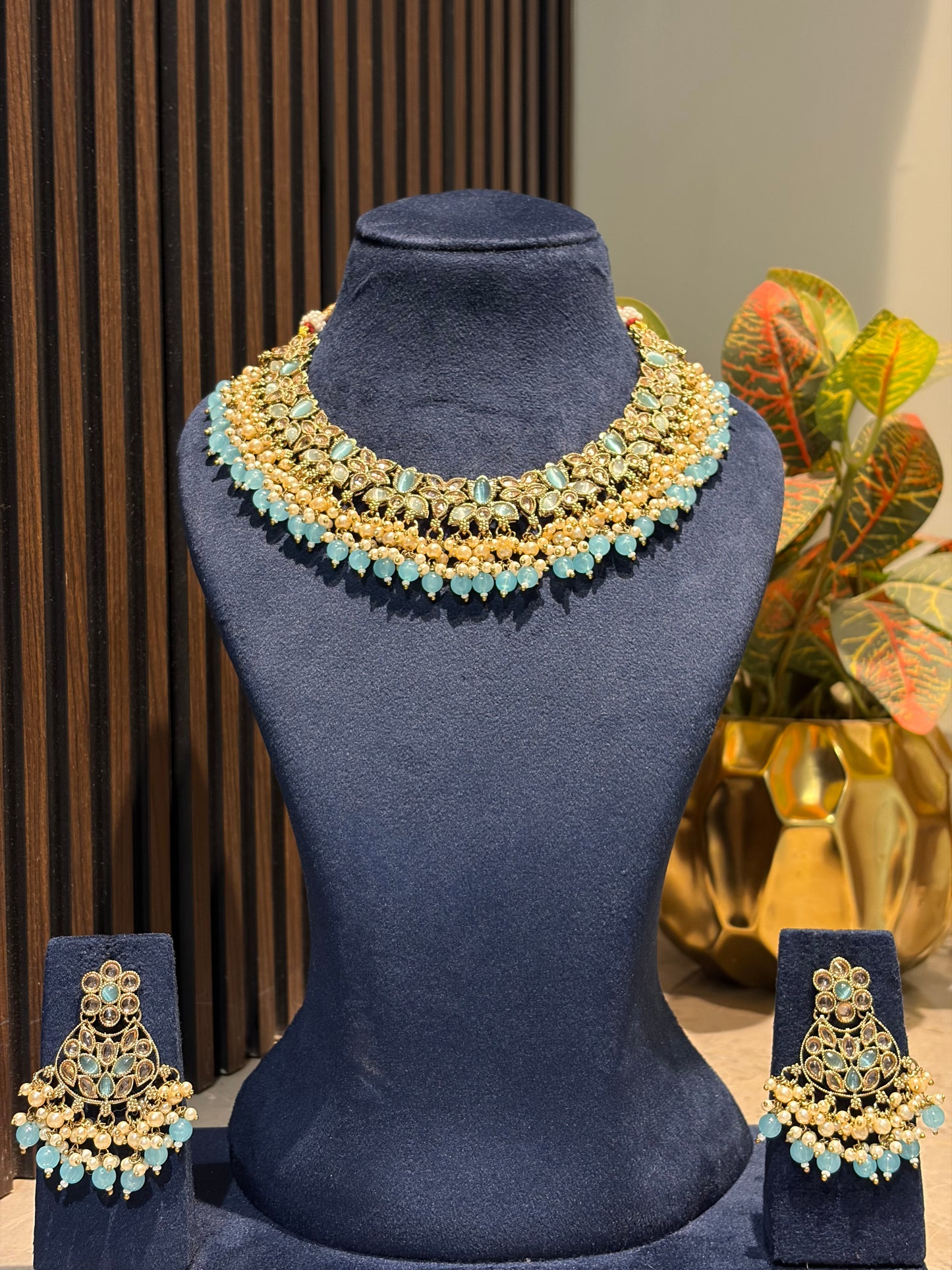 Neel Noor Necklace Set